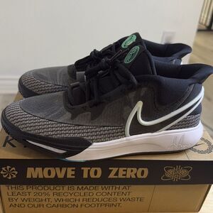 NEW- Nike Kyrie 8- Go GS Boys Shoes- Youth 7 (women’s 8.5)